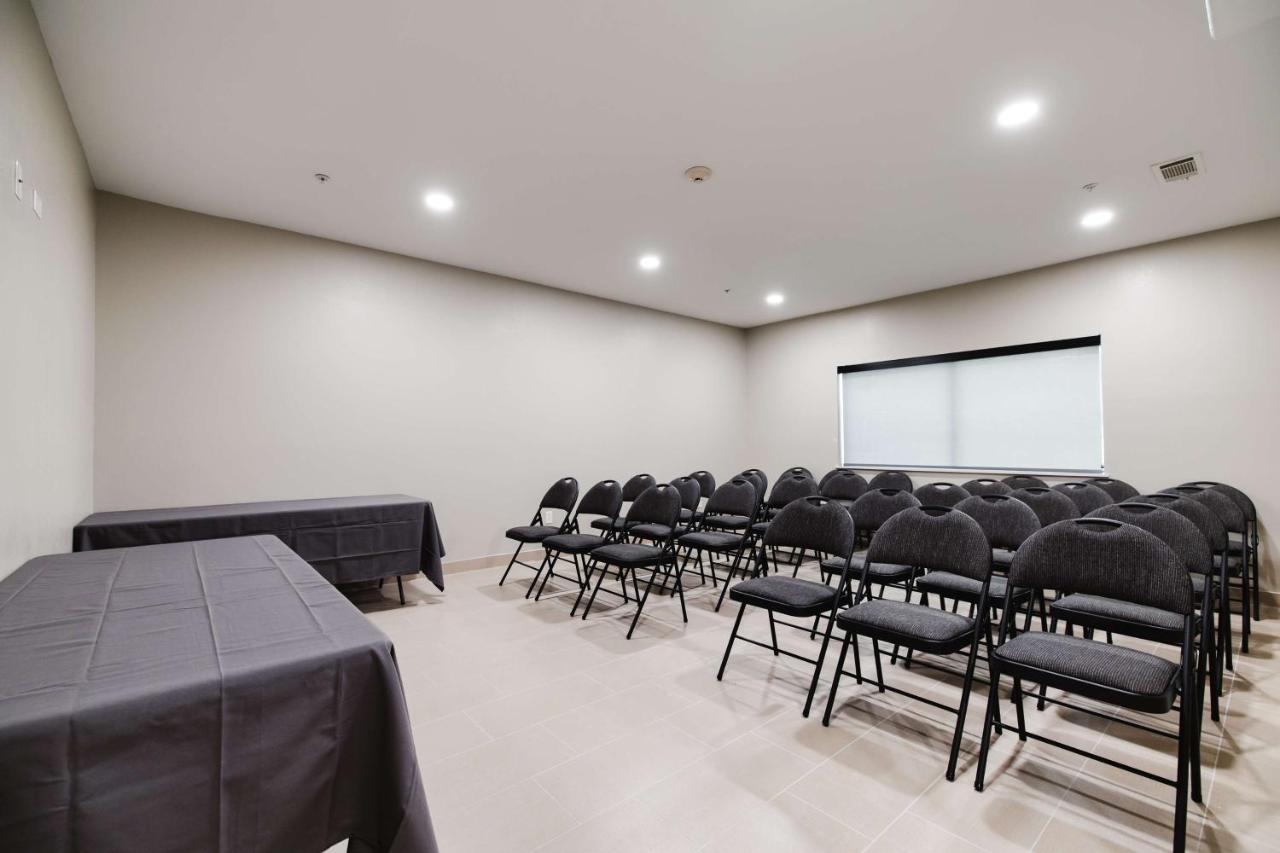 Surestay Studio By Best Western Conroe Downtown Buitenkant foto