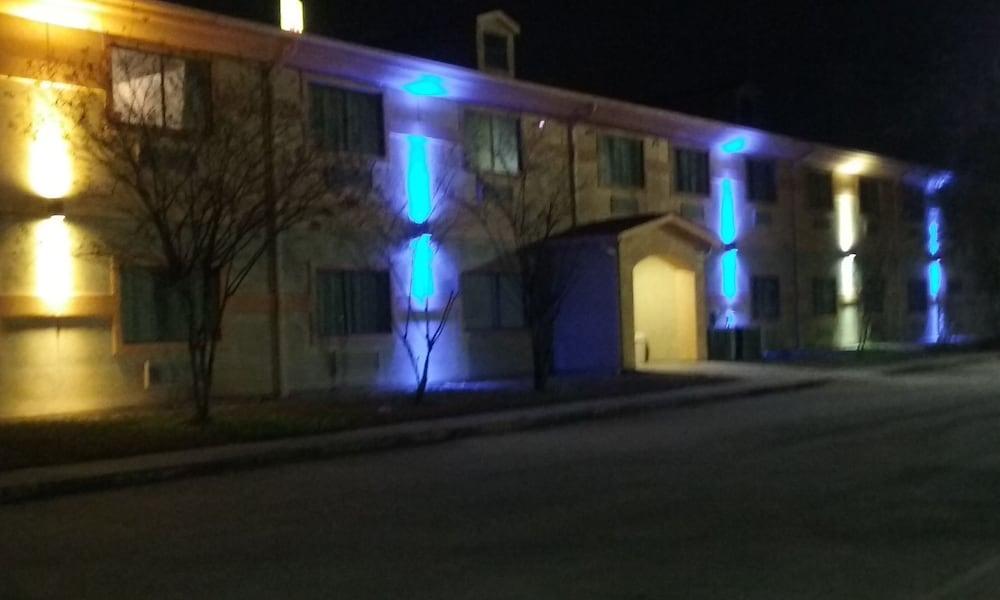 Surestay Studio By Best Western Conroe Downtown Buitenkant foto