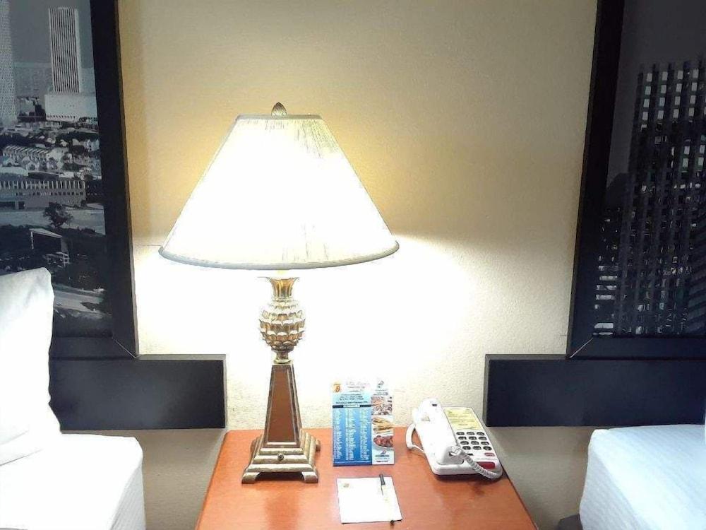 Surestay Studio By Best Western Conroe Downtown Buitenkant foto