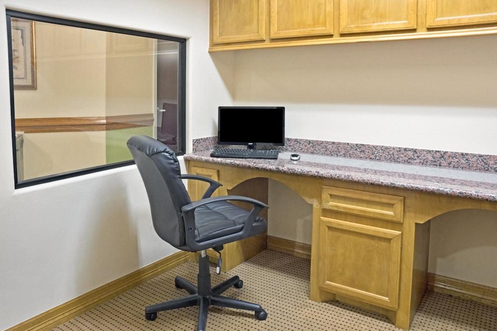 Surestay Studio By Best Western Conroe Downtown Buitenkant foto